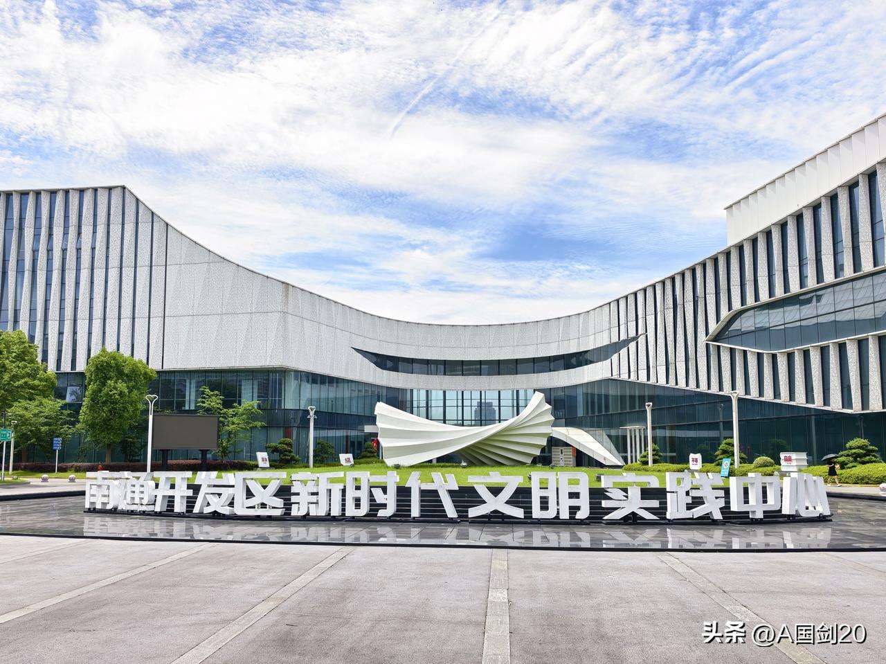七一前夕在此演出情景舞蹈《水乡人家》