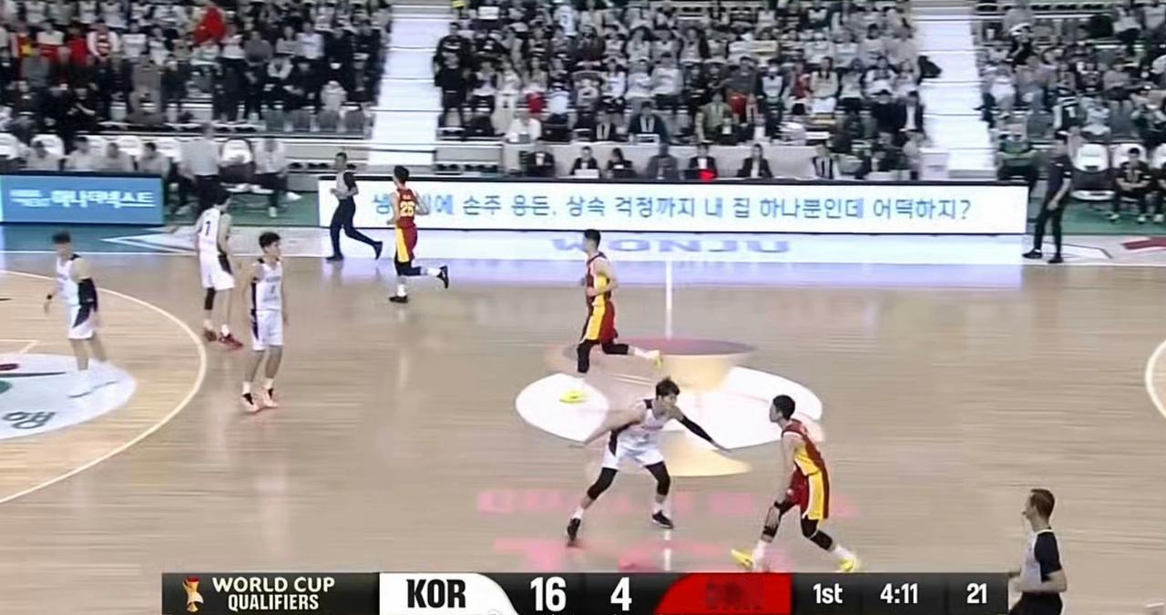 亚洲杯吹爆的中国男篮，这回全破了，很少连续两次输韩国男篮了！
中国男篮第一节就开