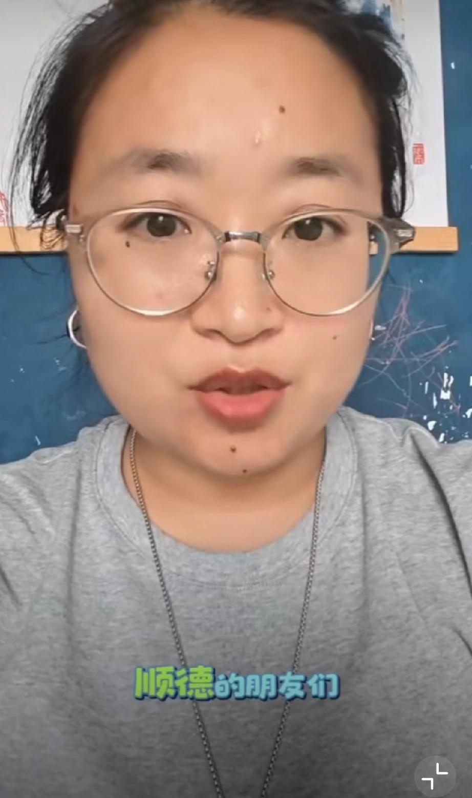 女子吐槽：带孩子在顺德清晖园附近一家饭店点了一份煲仔饭两人吃，3岁孩子吃完后只剩