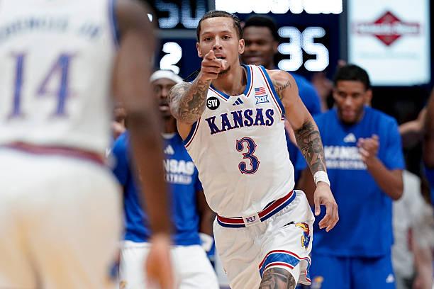 全美第14号种子堪萨斯大学坐镇主场以69比56战胜了全美第5号种子休斯顿大学。本