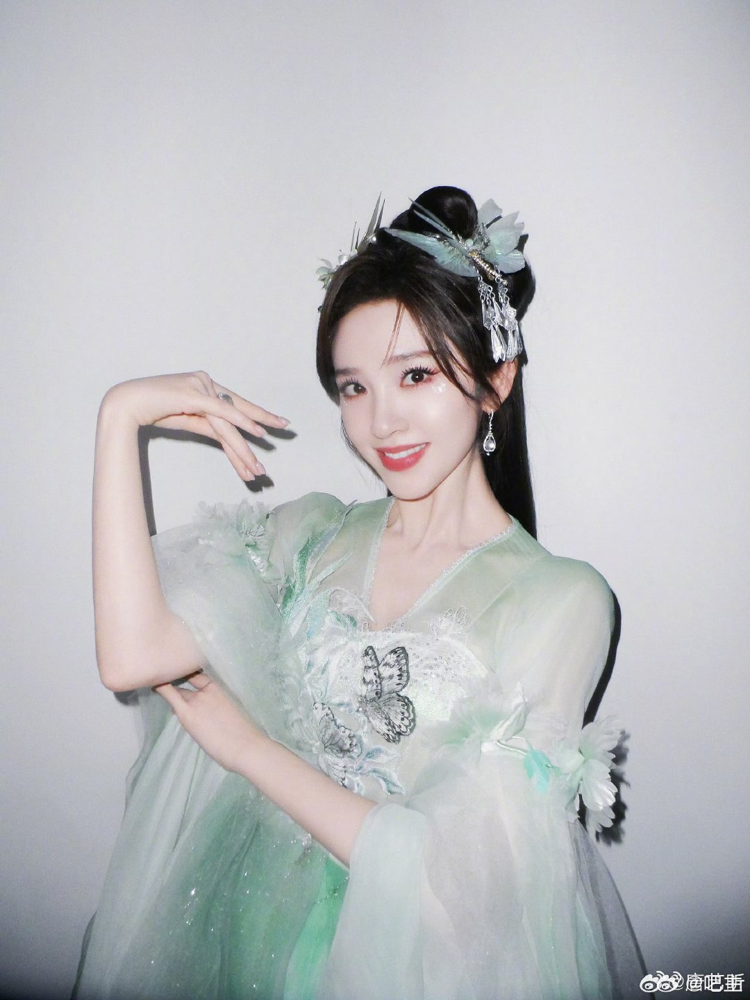 唐艺昕因难听热搜哭了李小冉安慰唐艺昕乘风四公双人合作曲限时推荐姐姐已经勇敢踏出舒