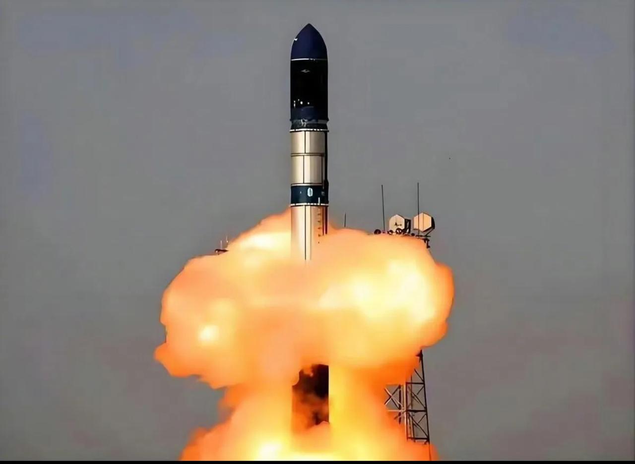 刚起飞突然爆炸！俄罗斯萨尔马特导弹试射再度折戟！核威慑王牌接连掉链子！

11月