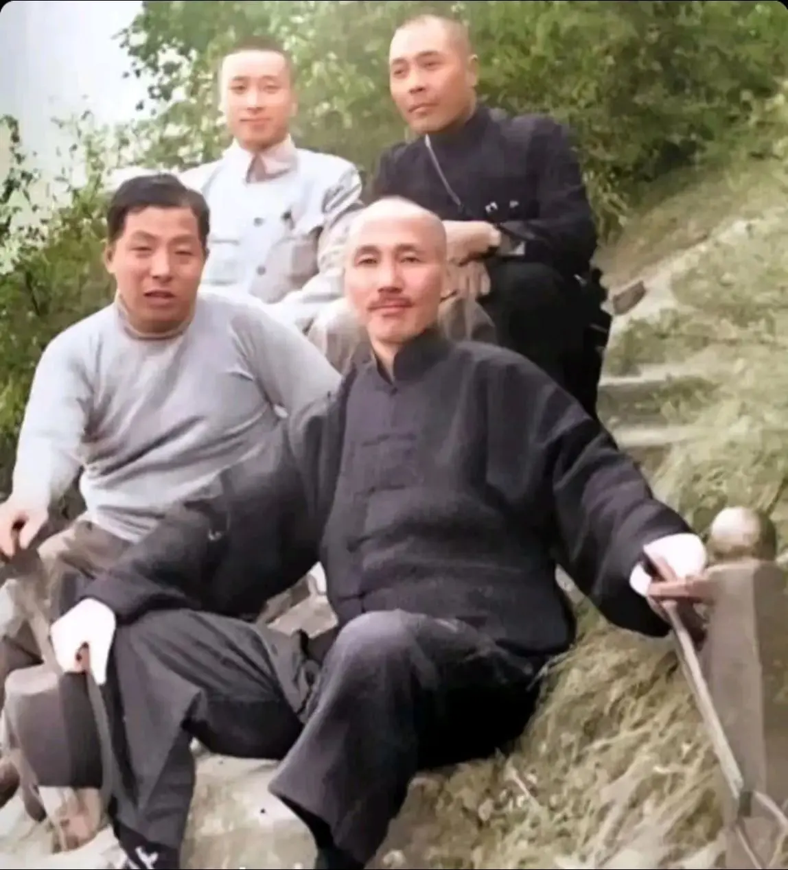 张和蒋。