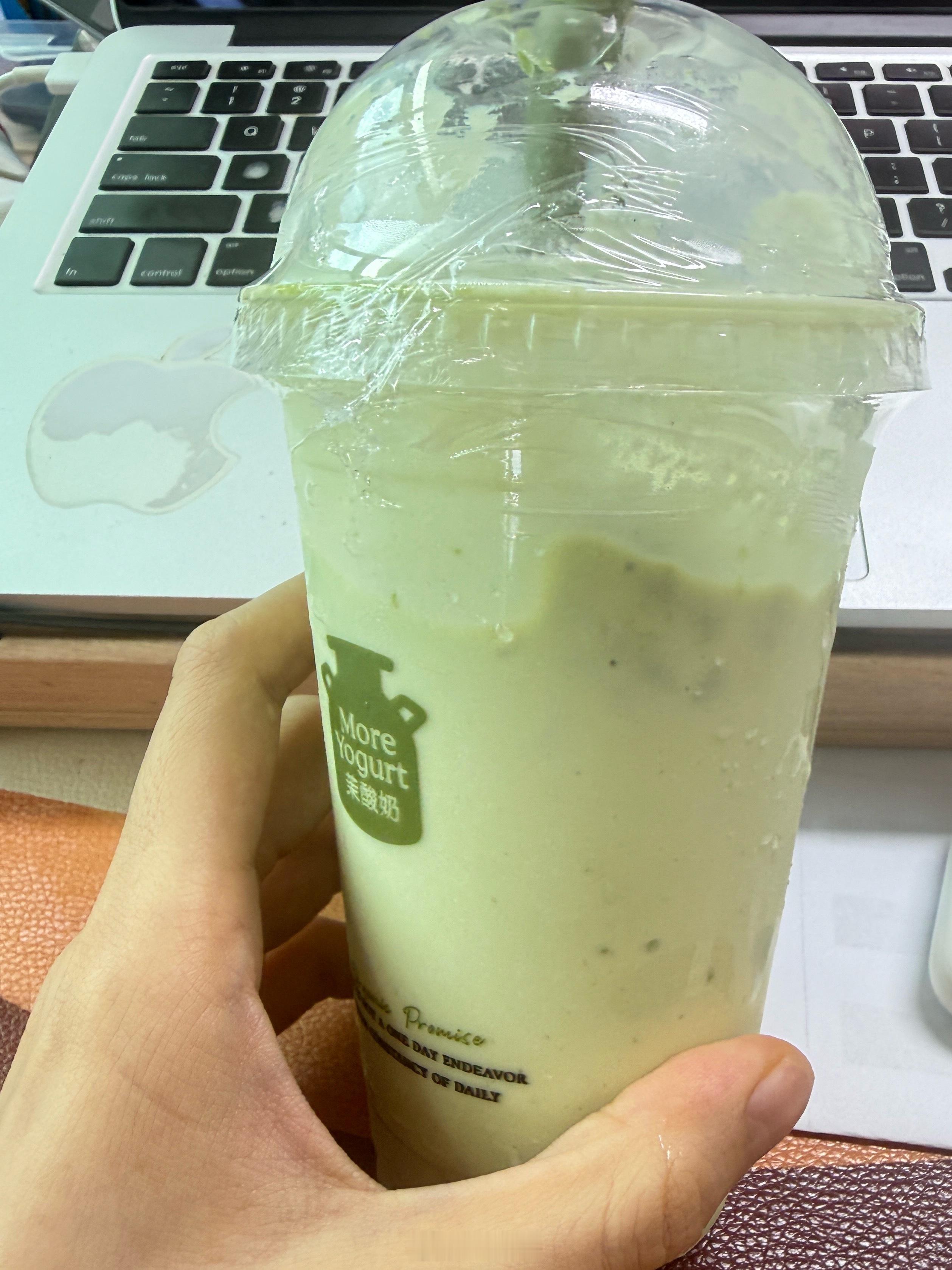 气得我未卜先知提早点了茉酸奶喝上了 