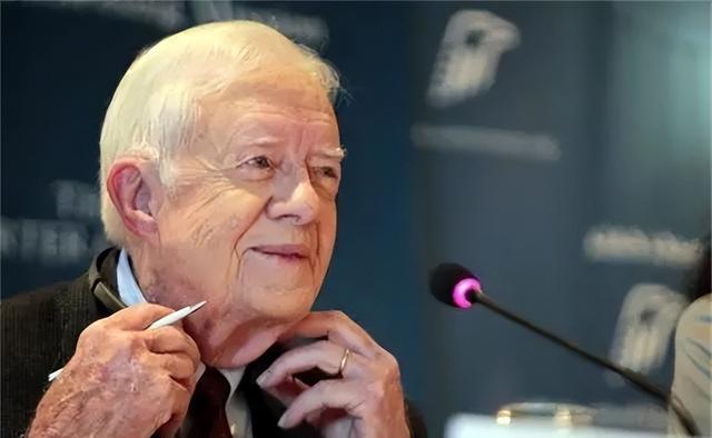 在美国，战争与权力的纠葛如同缠绕的藤蔓，可吉米·卡特却如一股清流，在这片混沌中逆