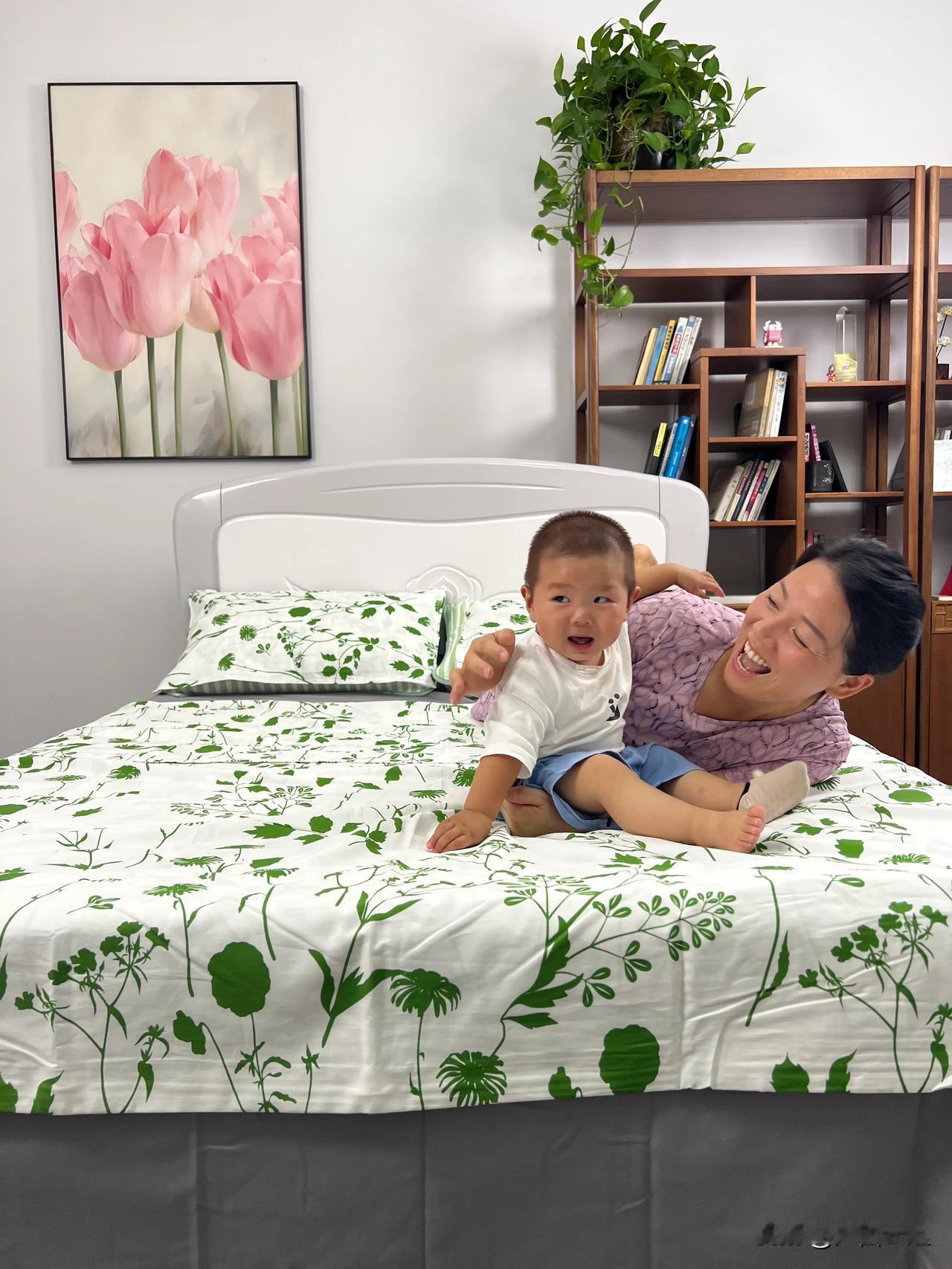 爱他如命，总想把时间都留给陪他，但是孩子，妈妈要给你创造好的条件条件，所以请你乖