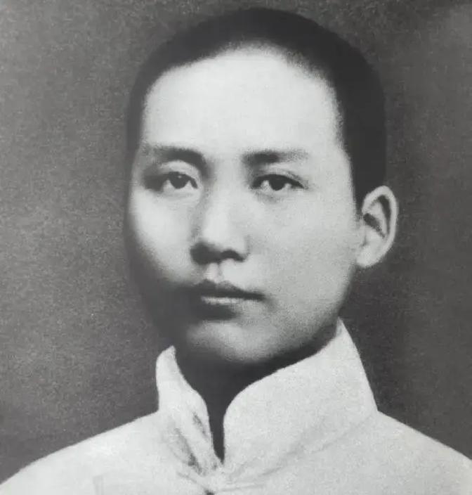 1957年冬，北京中南海后台，一位国民党中将唐生明意外撞见黄埔老同学陈赓，两人刚
