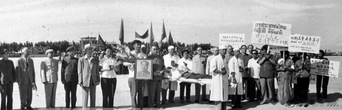 【周总理历史上的今天——7月3日】
1967年7月3日，援缅专家刘逸骨灰运回北京