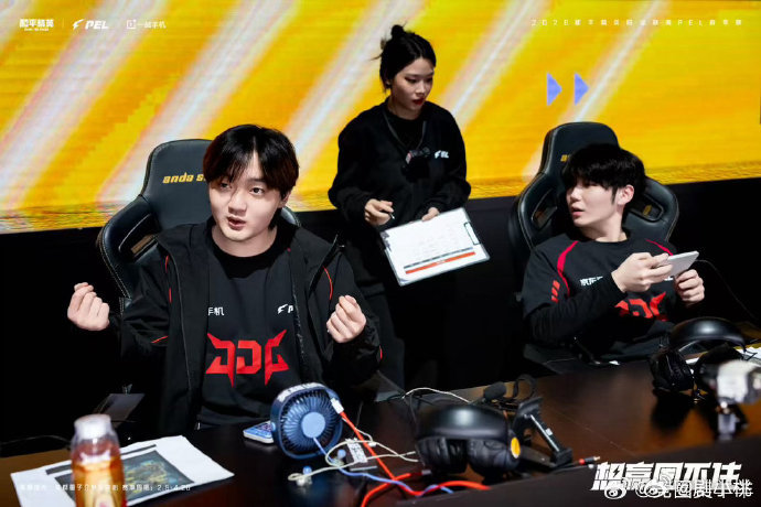 JDG状态回暖吃下一鸡JDG在赛场重新找回了好状态✨第四周第一鸡稳稳收入囊中🔥