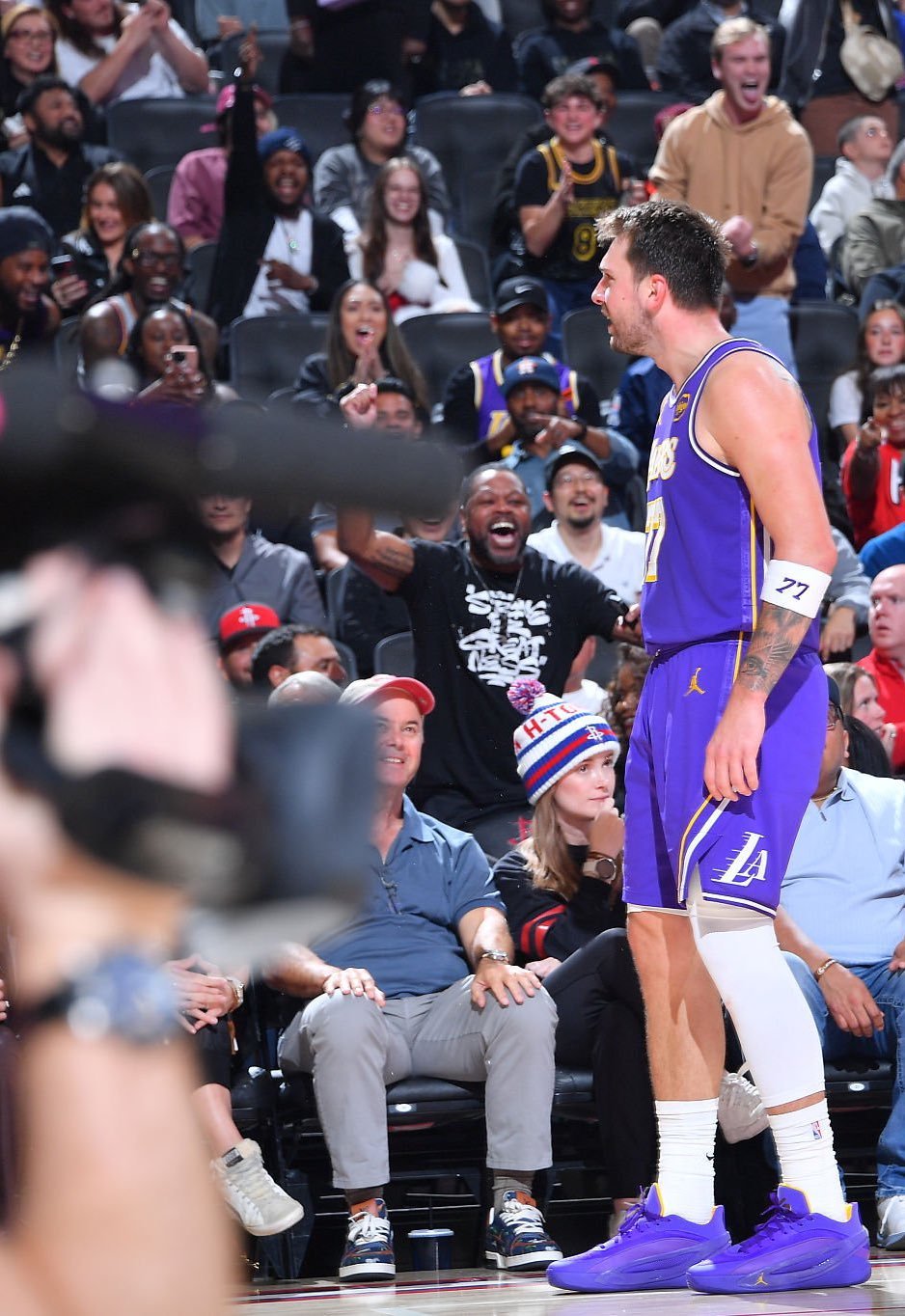 东契奇过去七场比赛：40 PTS - 9 REB - 10 AST36 PTS 