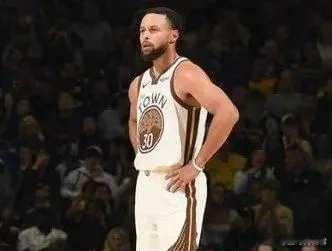 NBA常规赛继续进行，西部第4的火箭客场挑战西部第8的勇士。杜兰特继续缺席，谢泼