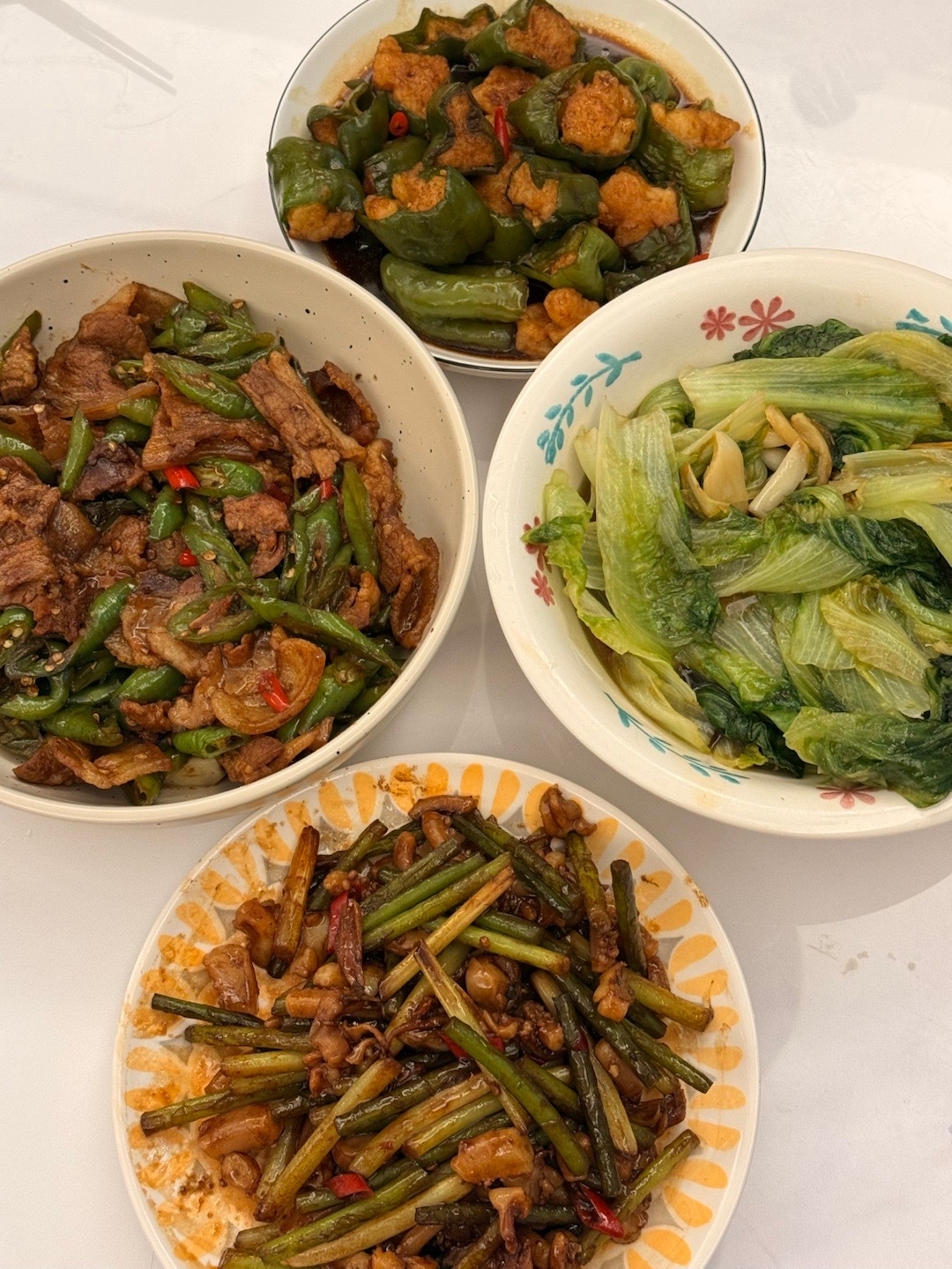 依旧热衷于叫朋友们来家里玩卖弄一下已经很久没有再进步的老手艺然后恳求朋友们夸夸我