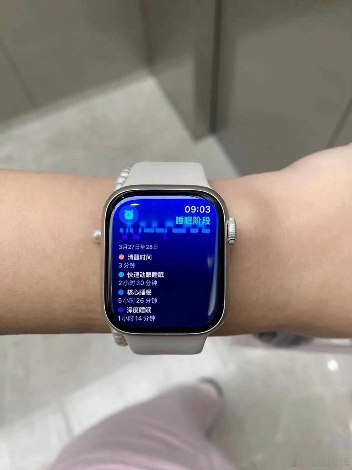 第一批爱熬夜的受害者出现了，之前我每天都要熬夜到凌晨两点才睡觉，然后早上八点就起