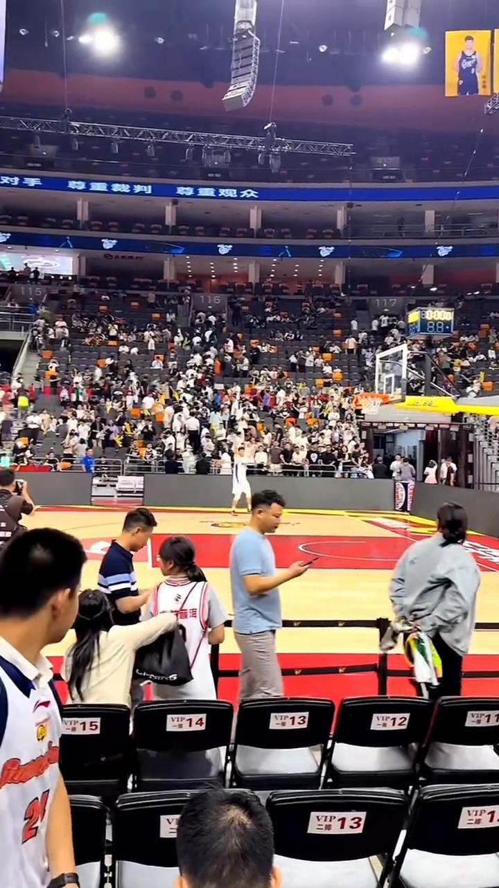 哇，我赵睿回来了。