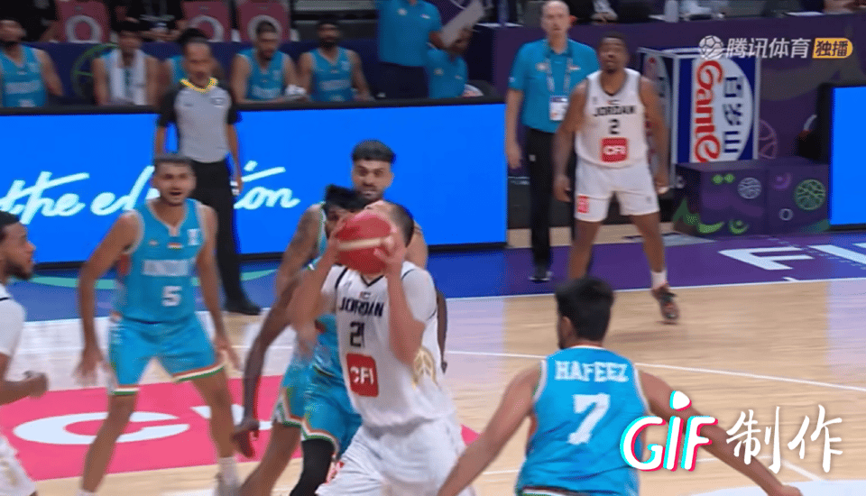 FIBA比赛这球是非常好的案例提问：这球是好盖帽还是干扰球？ ​​​