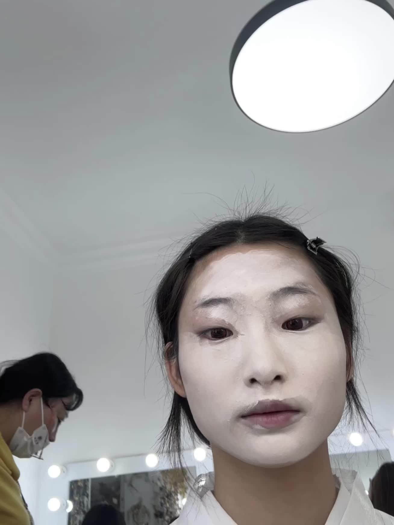 你不用在四处逃亡了，你的王来了