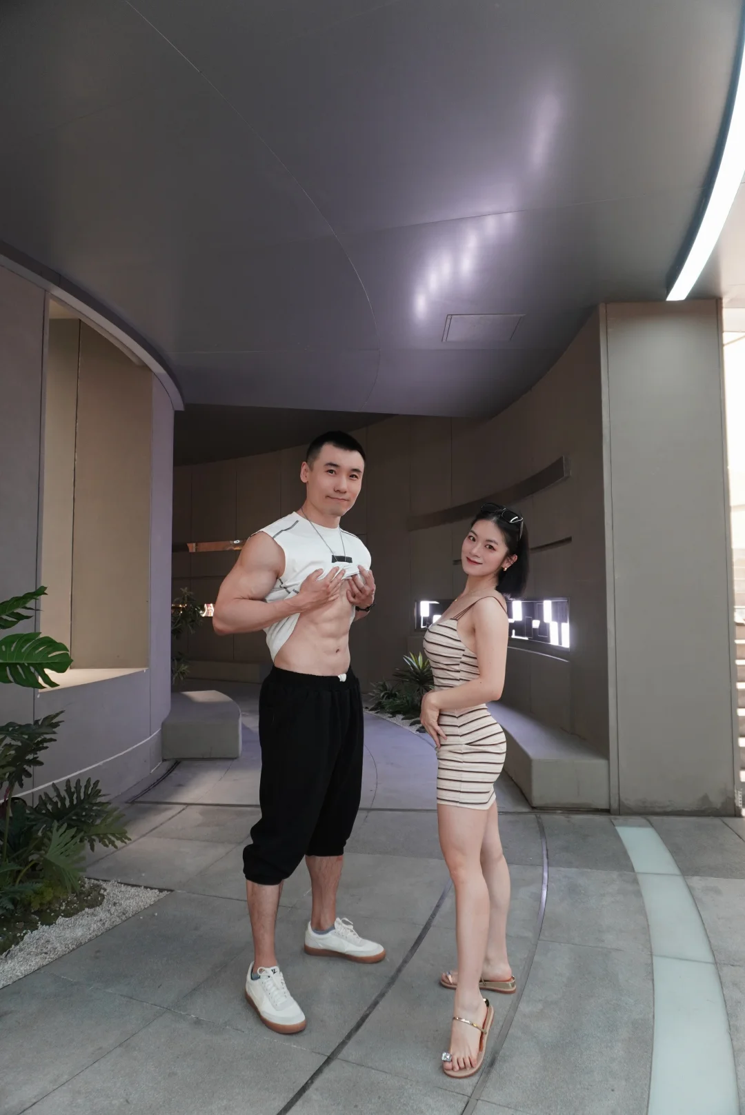 爱妻身高154，很多女生喜欢她的身材