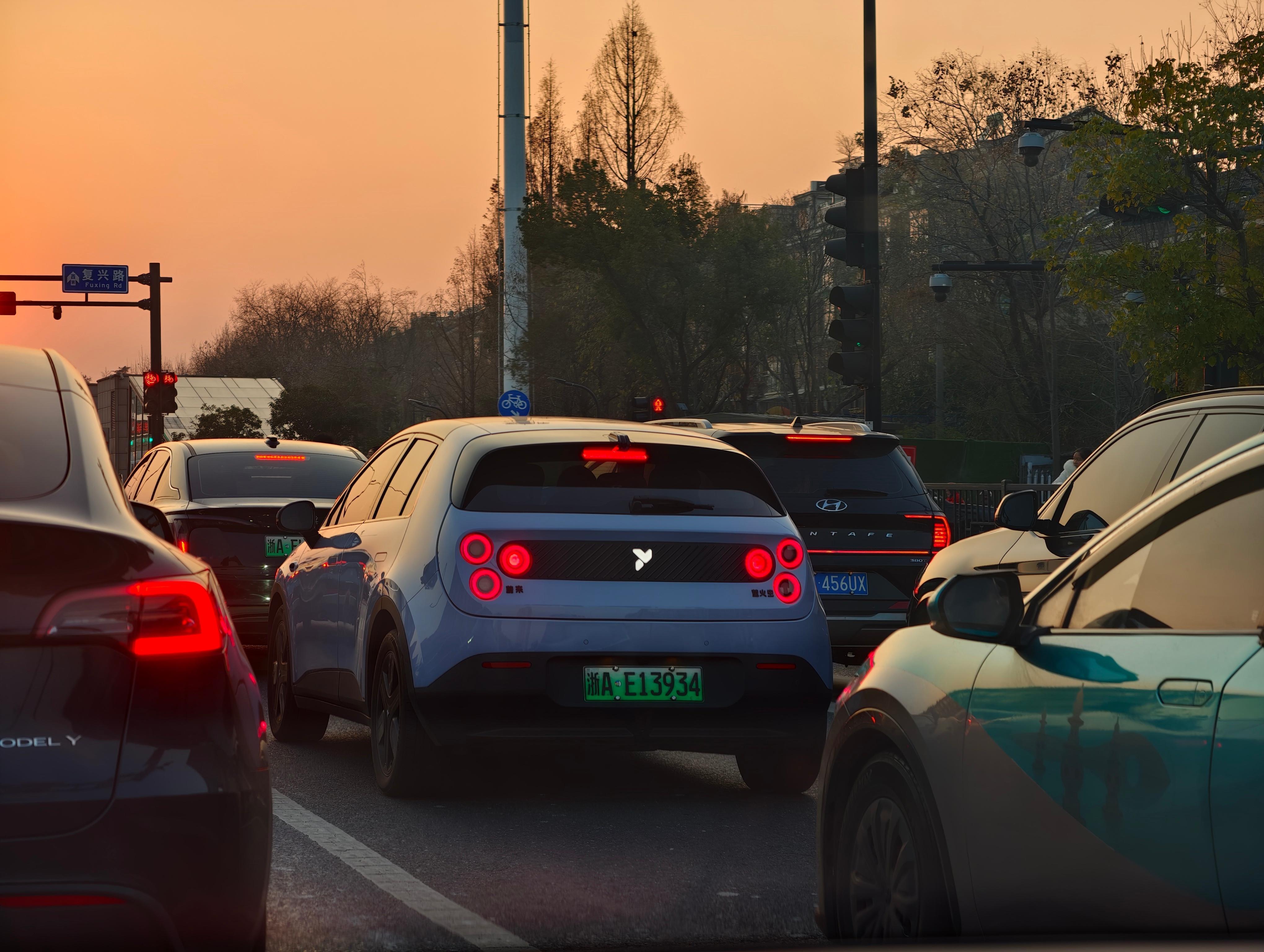 捕捉一台萤火虫，为什么越看越顺眼？ 