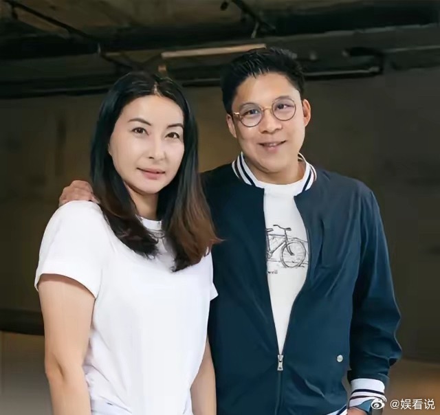 主持人问霍启刚:“你家三个孩子的性格各有什么特点？”霍启刚说:“三个孩子，三种性