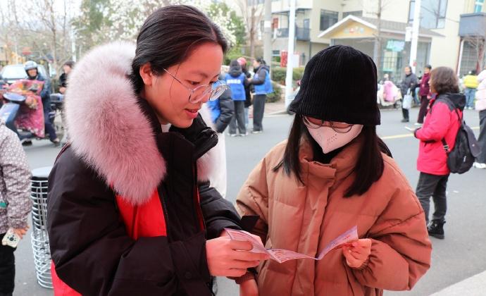 春风拂面，暖意满城。台州以繁花市集、便民服务、国风游园与暖心公益，把温柔与关怀送