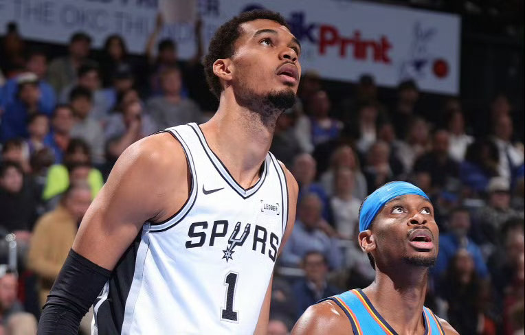 终结9连霸！文班亚马反超亚历山大登顶MVP榜首，新秀赛季冲历史级荣誉太疯狂NBA