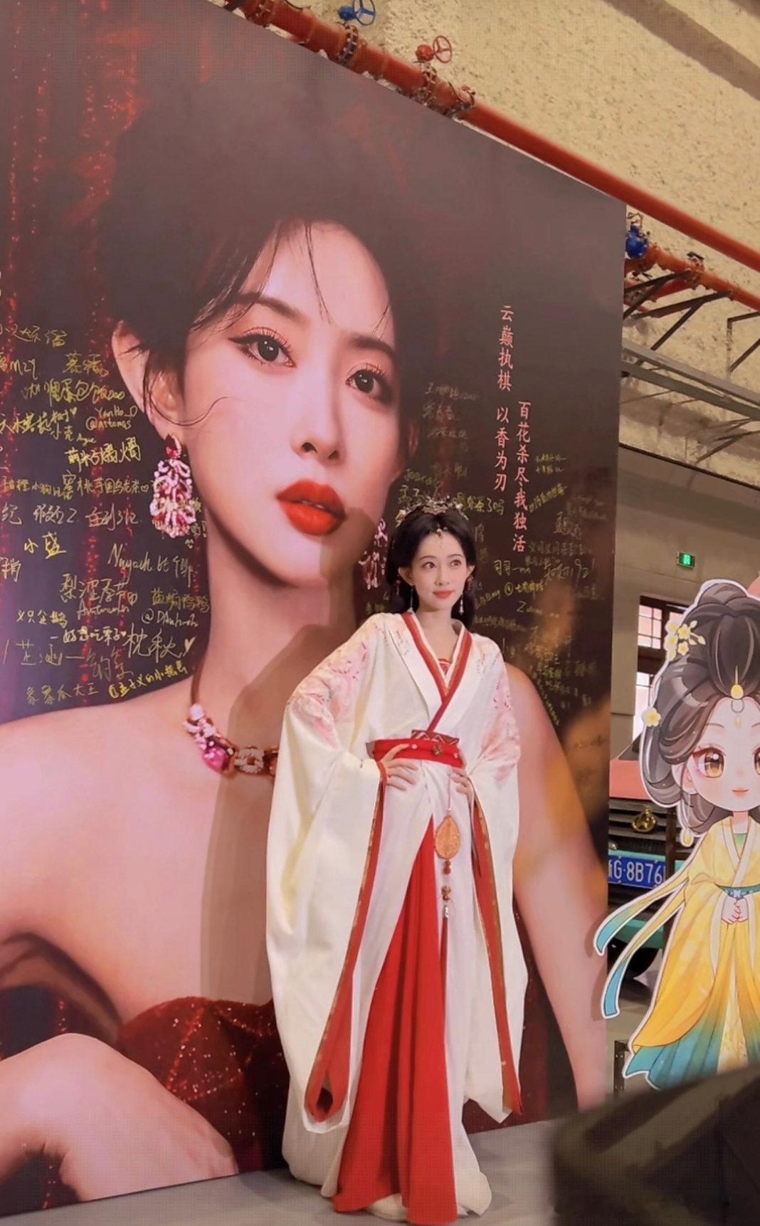 孟子义百花杀杀青孟子义新剧杀青逆应援恭喜孟子义《百花杀》杀青大吉！穿着戏服参加杀