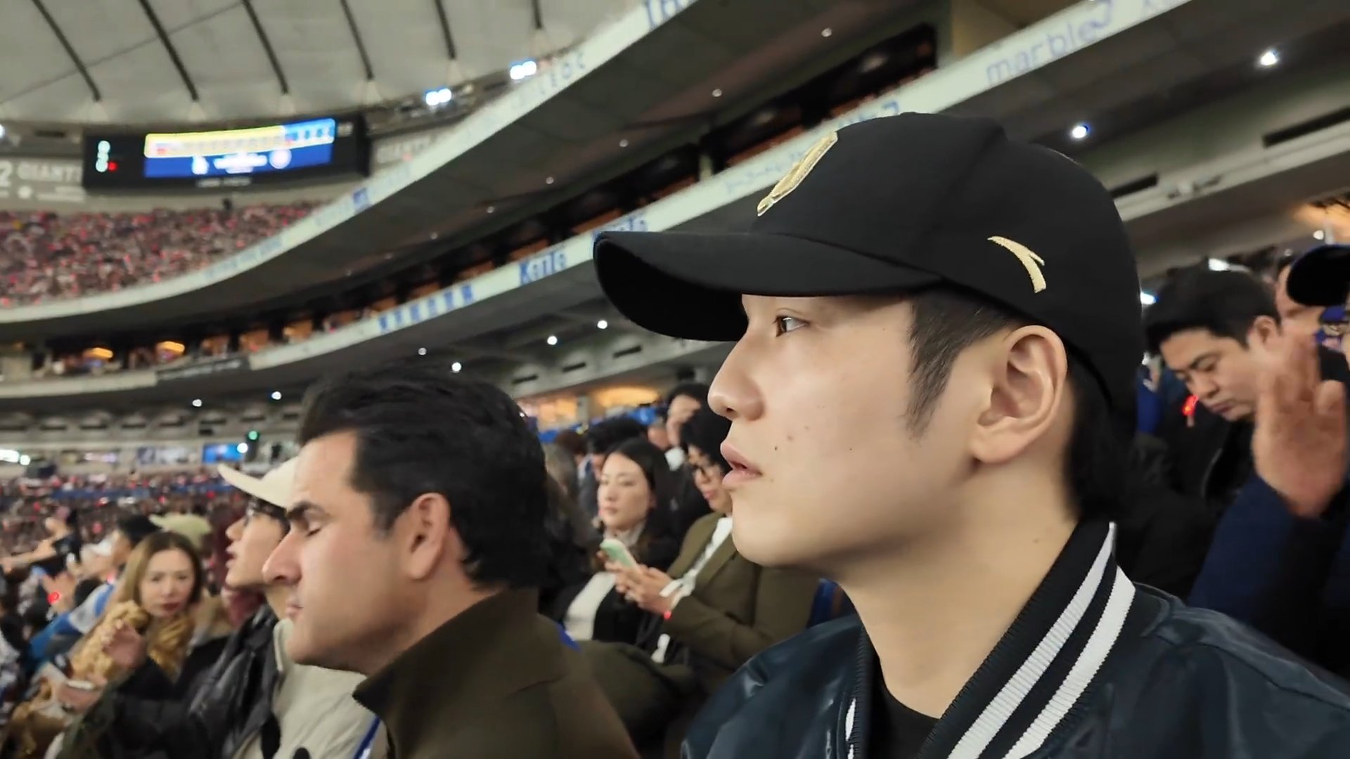 樊振东希望大家感受到棒球的魅力有没有觉得冷脸又认真的样子好帅（安踏帽子快上好嘛 