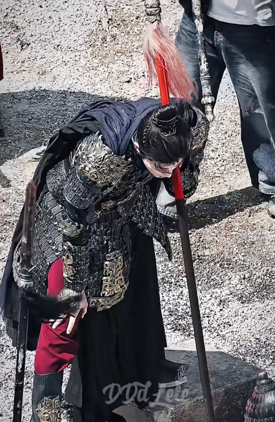 王鹤棣谢景行 看出来了，这场战役很凶险，当皇帝之后也是身先士卒，这样的君王，才能