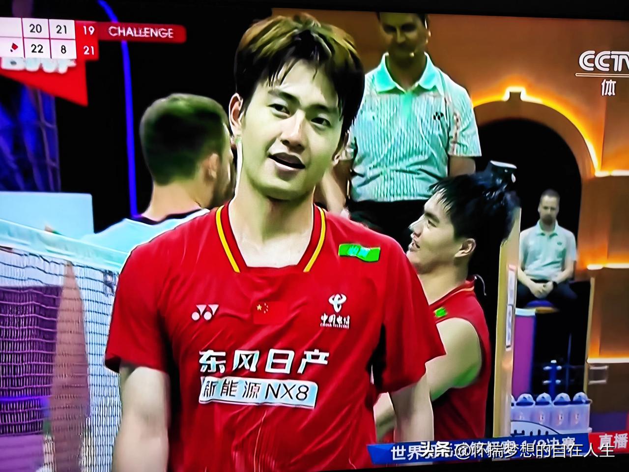 今晚的羽毛球世锦赛1/8决赛，男单独苗李诗沣、女单一姐陈雨菲都输了，但是我们的双