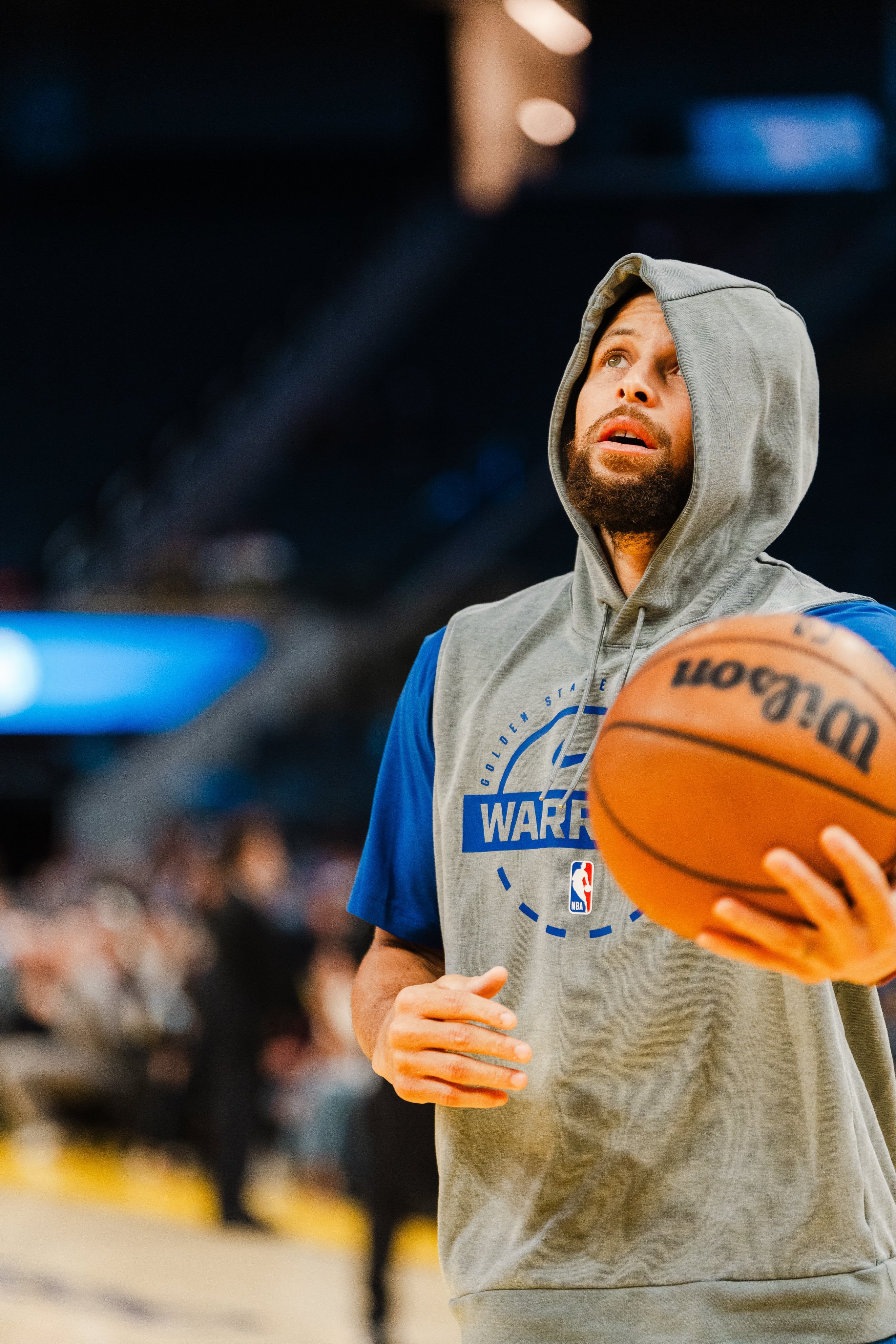 已经确定已经确定 库里今天打火箭确定复出了 接下来8天要打5场 所以上场时间会有