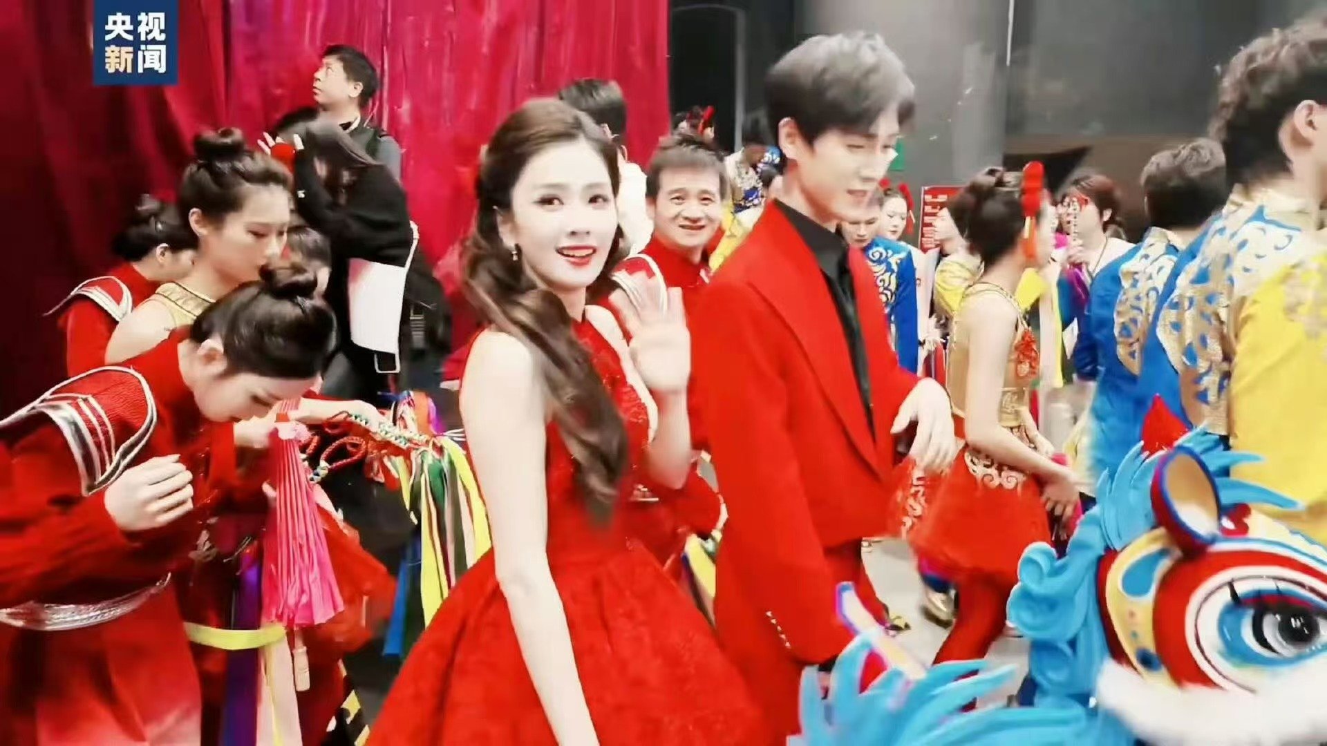 白鹿李昀锐春晚造型白鹿李昀锐春晚后台 白鹿李昀锐春晚后台 