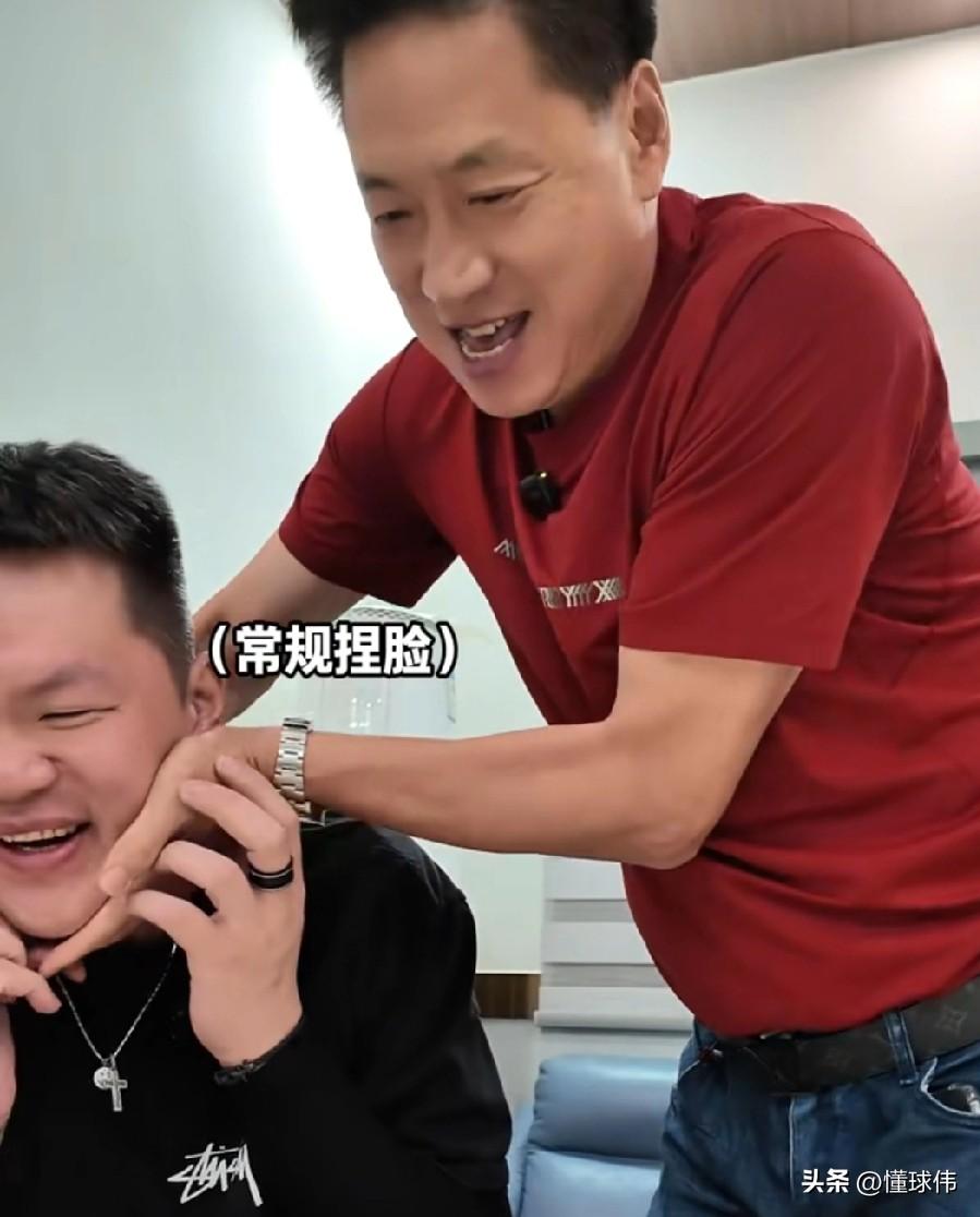 让人动容！朱芳雨跟恩师李春江指导一起吃宵夜，关系依旧亲密！

李春江：这次广东队