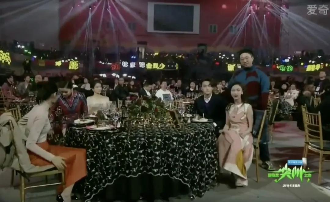 谁还记得当年2019爱奇艺尖叫之夜邀请延禧剧组参加 于歪亲自带着无关人员白鹿第一