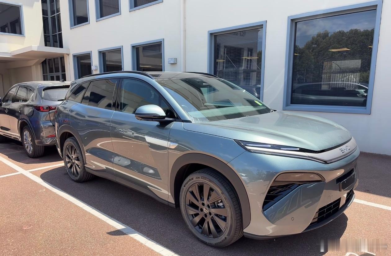 比亚迪海外 澳大利亚新车情报局 BYD Sealion 8 跟唐L有点小改动比亚