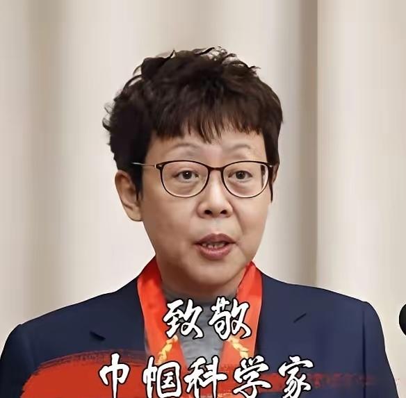 俺打死也不信还有人看到这位巾帼院士邢丽英不肯送上一束花，留下一颗爱心，为她说一句