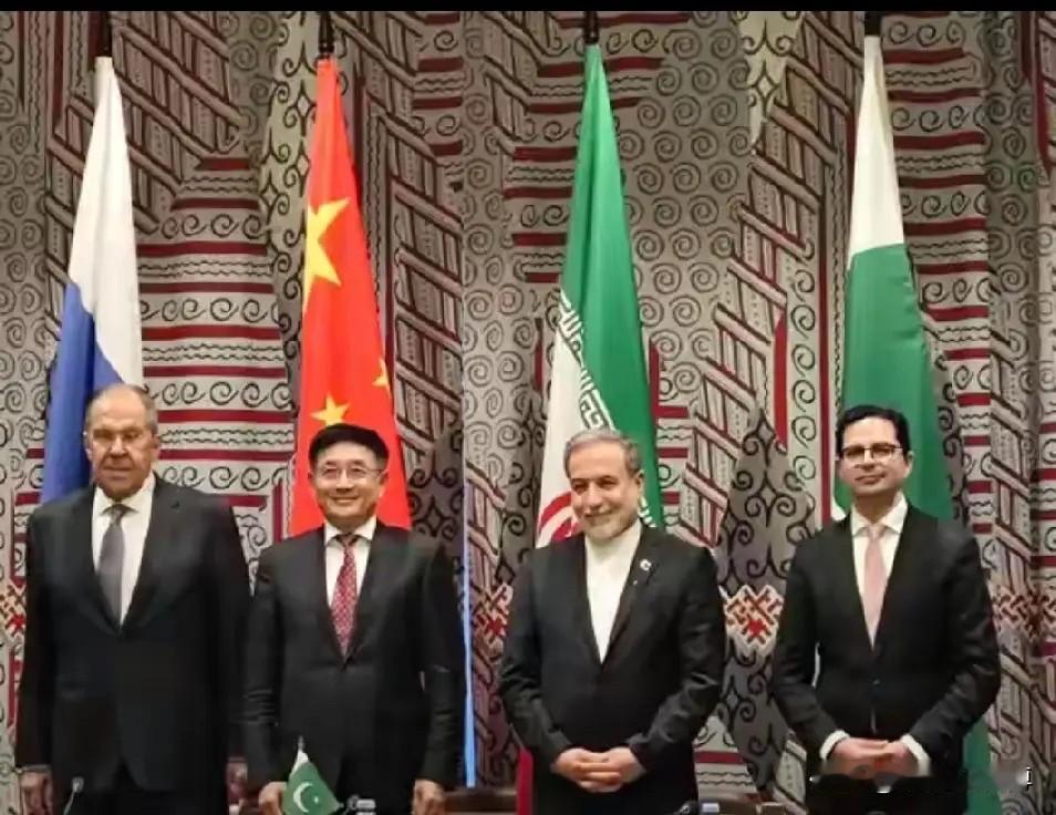 谁也别想插手阿富汗，想在阿富汗驻军，那就是痴心妄想，这片土地被称为“帝国的坟墓”