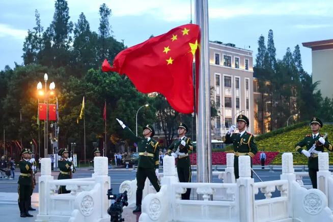 菲律宾的小马科斯，这次算是彻底醒酒了！小马科斯罕见表态：死守一个中国原则，绝不碰