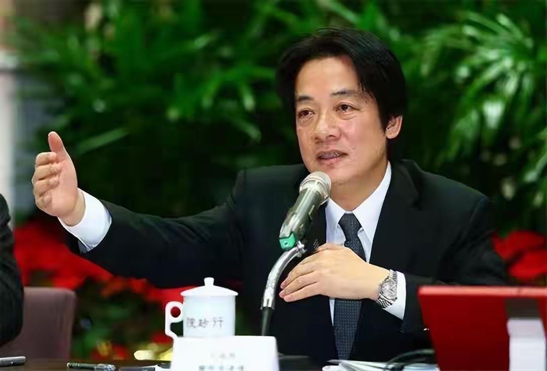 赖清德在公开媒体见面会上称：“如果有人欣然接受九二共识的话. 并且不害怕的话. 