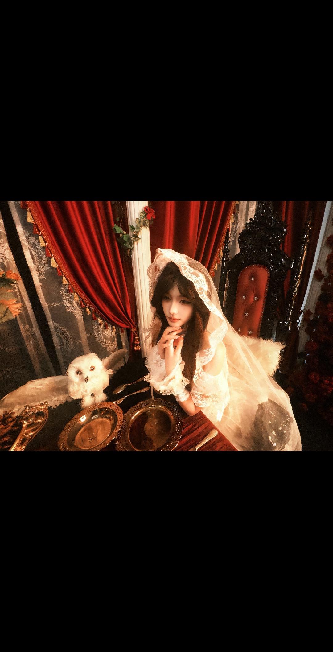 别躲了，我知道你就在这里。你的呼吸声，比古堡的钟声还要清晰。