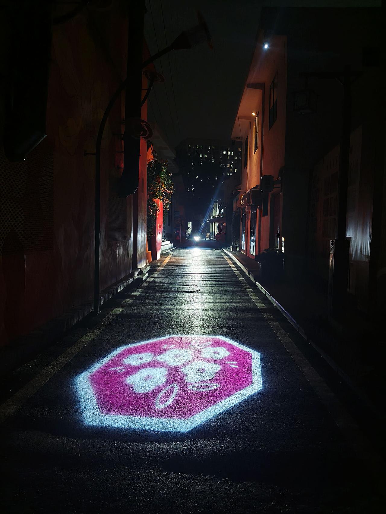 情绪价值可以虚假哄骗  精神价值一定出于真
诚与共鸣