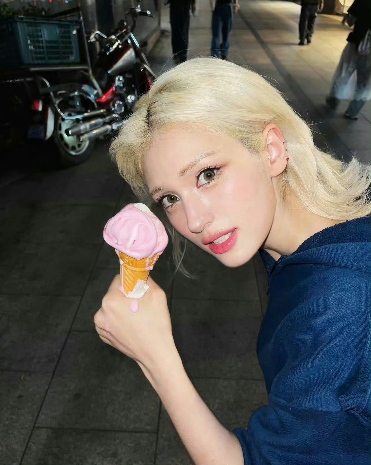 【Somi】太恐怖了随手一拍就美成这样 