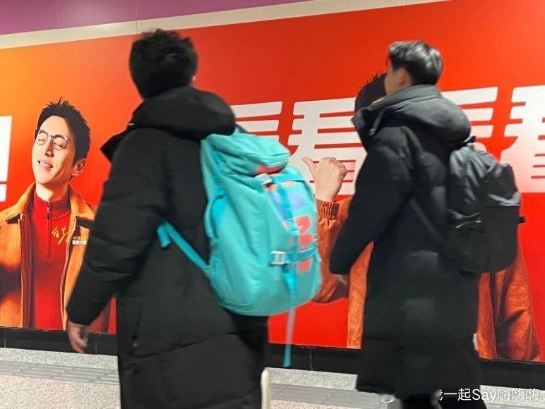 白客竟然也看上UC了  在UC上看科幻小说，畅想未来世界的样子。 