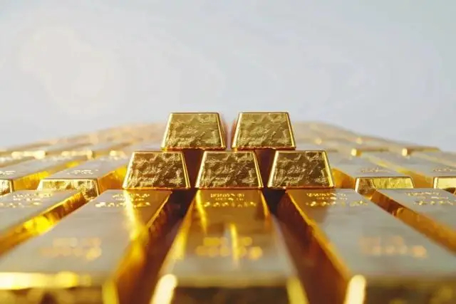 【黄金彻底疯了，还能上车吗？ 】黄金为何持续疯涨1月26日，现货黄金、白银均迎来