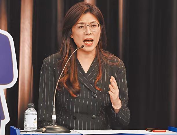 郑丽文今日在国民党中常会上明确表态，中国国民党从不存在摒弃一个中国概念的想法，妄