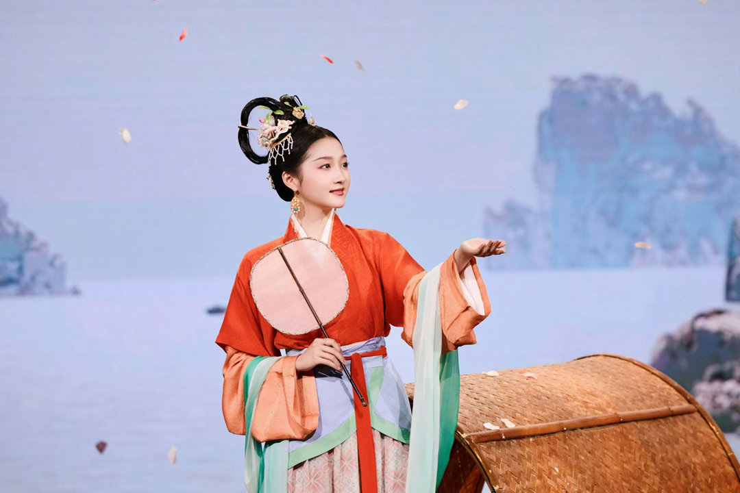 关晓彤考虑演古偶 她说想尝试我就信她是真的想。那咱们就慢慢等，好本子配好演员，急