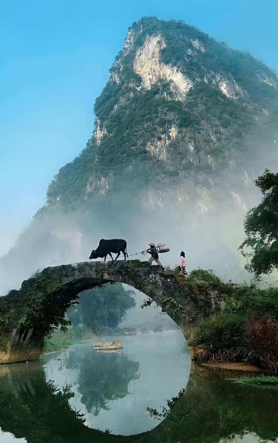 经过美颜和滤镜加持，看了让你惊为天人。
一旦失去了美颜和滤镜，你突然就觉得不过如