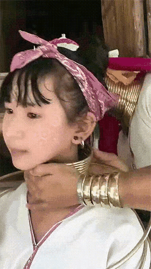 这么重的东西绑在脖子上，会不会容易得颈椎病哦。