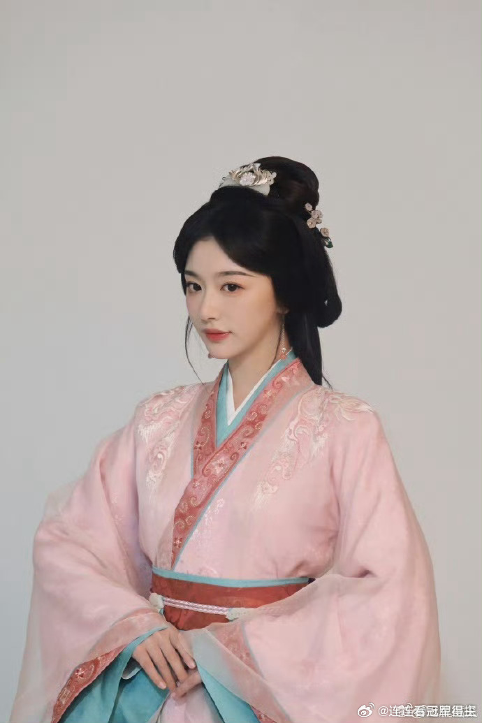 孔雪儿是谁叫我邪恶水蜜桃越粉越好看……孔雪儿你绝了 ​​​