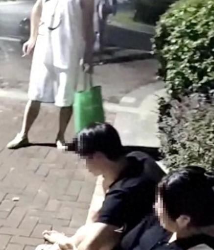 这简直就是谋杀！合肥一小区，一对准爸妈的幸福时光瞬间变成噩梦！高空坠落的玻璃瓶，