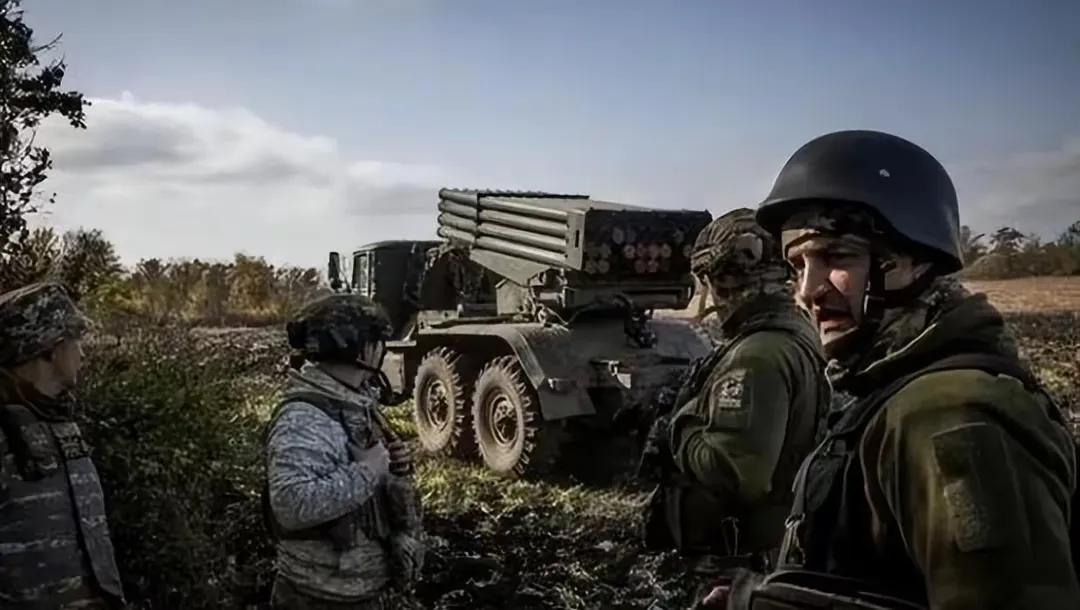 目前，乌克兰调集十万大军，要在哈尔科夫决一死战。兵员数量着实吓人，但是兵员“质量